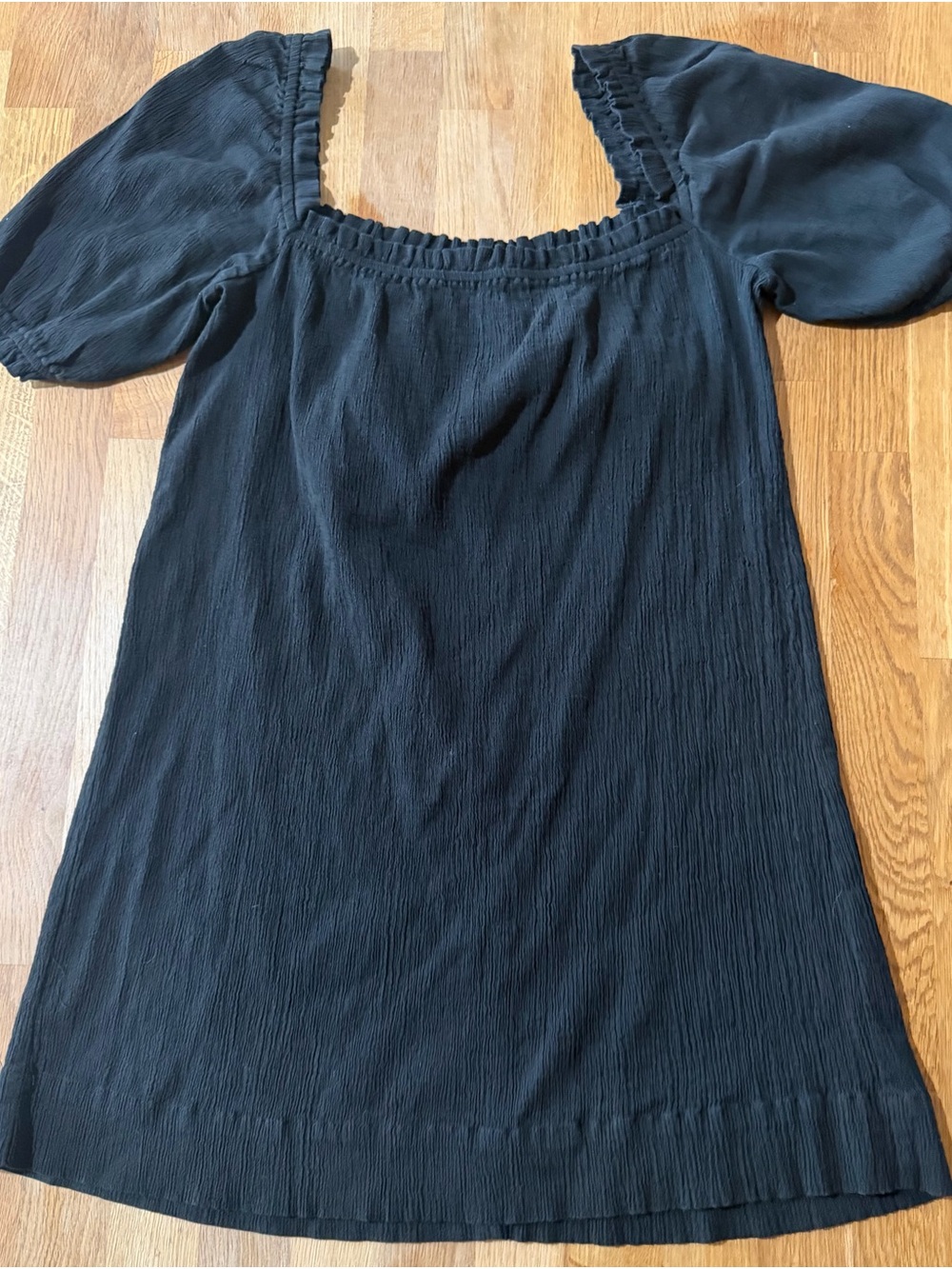 Reformation Jeans Black Puff
Sleeve Organic Cotton Mini Dress
Size Large